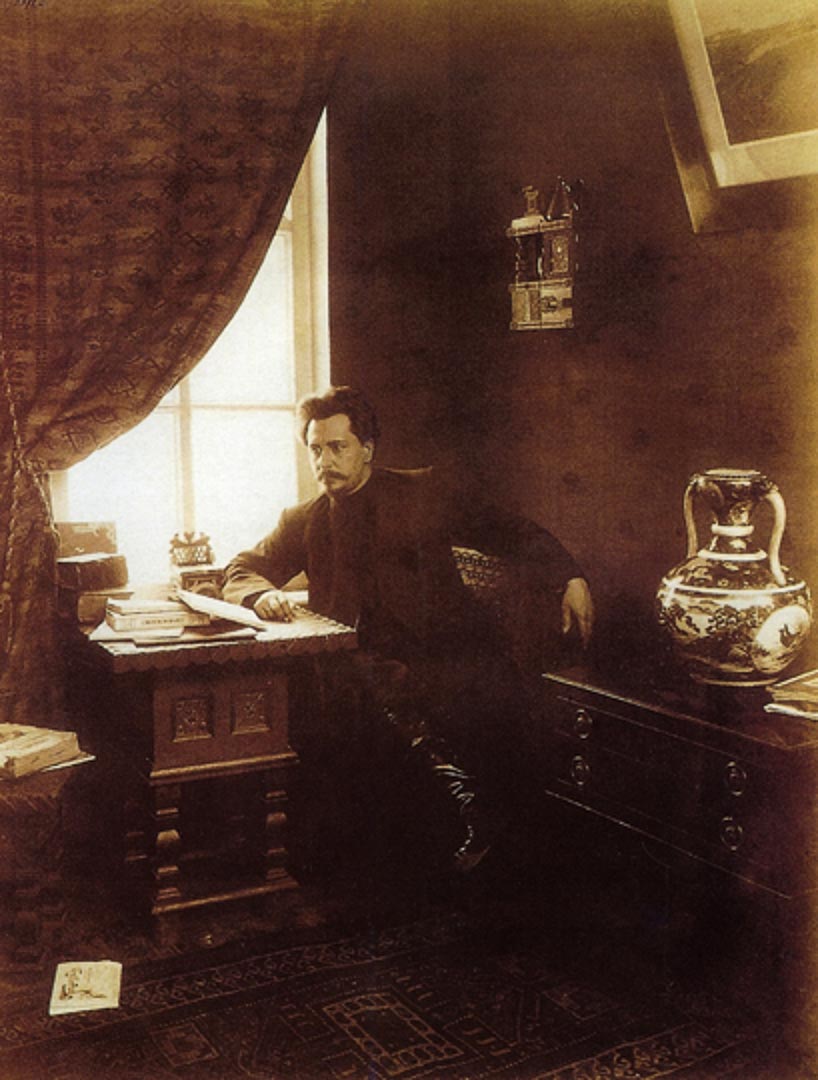 Леонид Андреев в своём рабочем кабинете. 1910 Г.