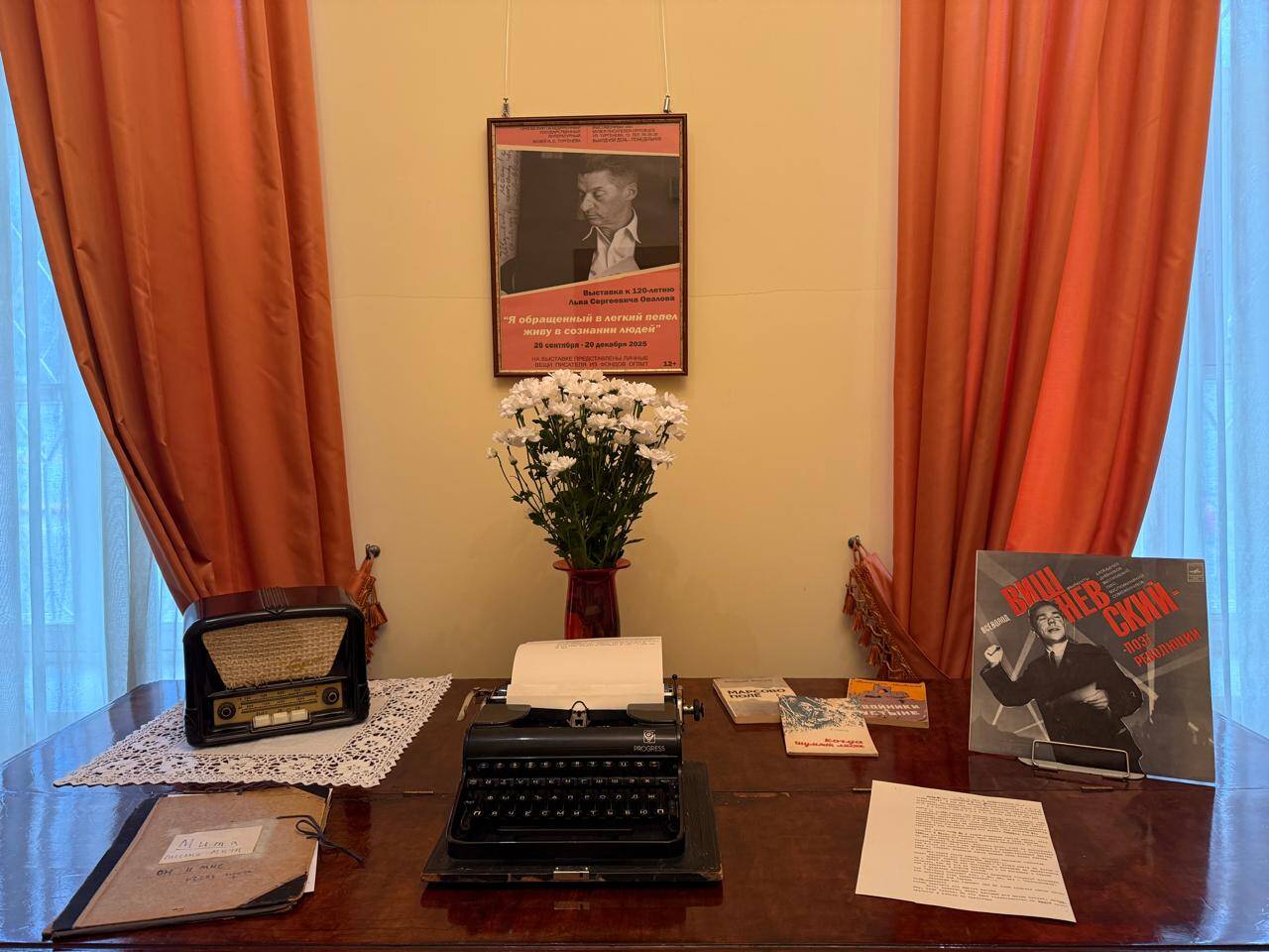 «В гости к детективщику - юбиляру…». Открытие выставки Л. С. Овалова