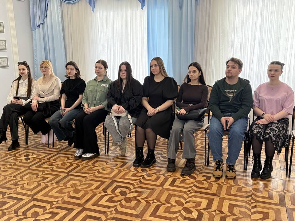 Вся долина в зеленых садах