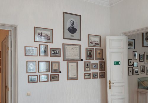 8fef6a66-635f-4264-a027-91a8e609497f